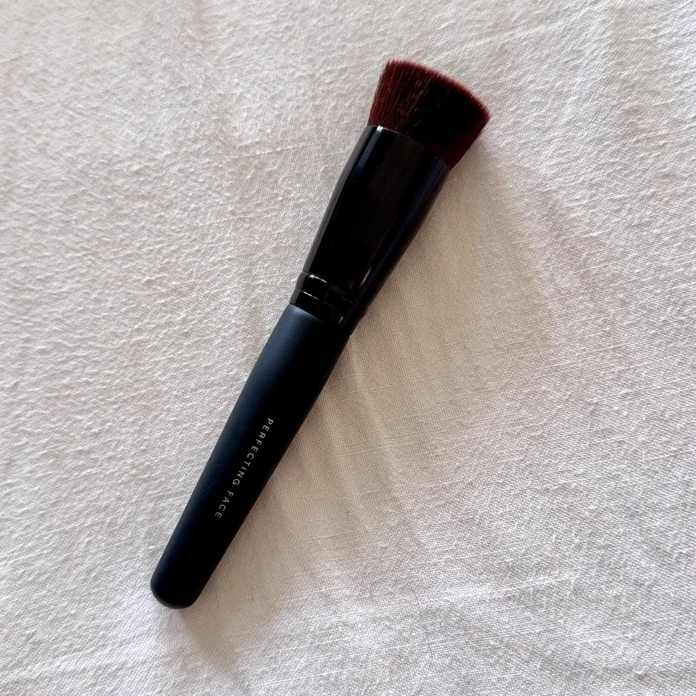 bareMinerals Precision Face Brush for Foundation & Powder